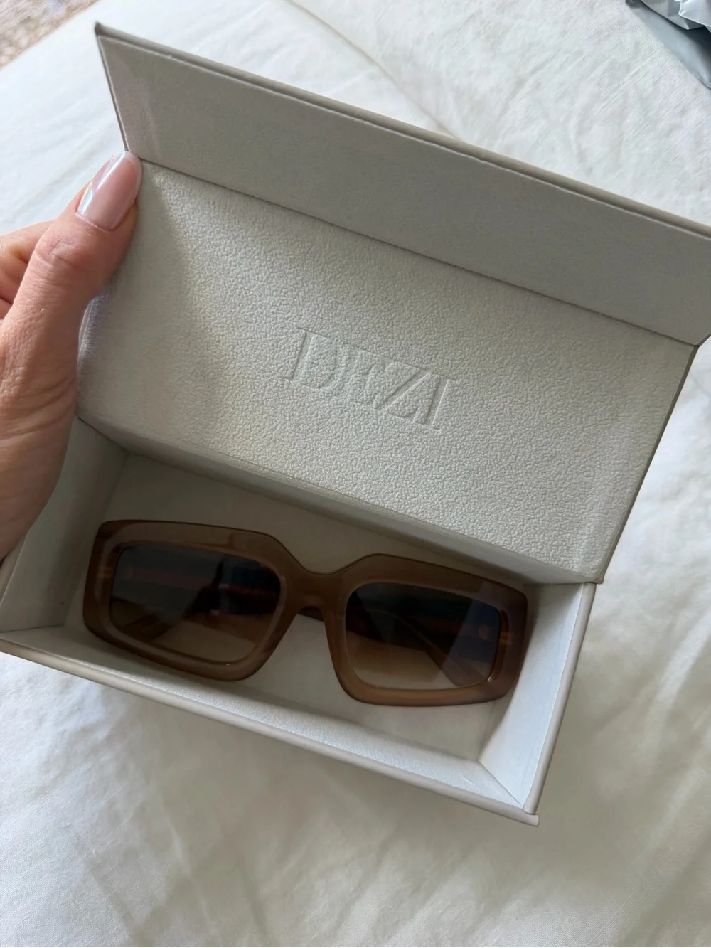 Dezi Read The Room Sunglasses